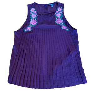 American Eagle Outfitters Pleated, Rose Embroidery Tank in plum- Size M